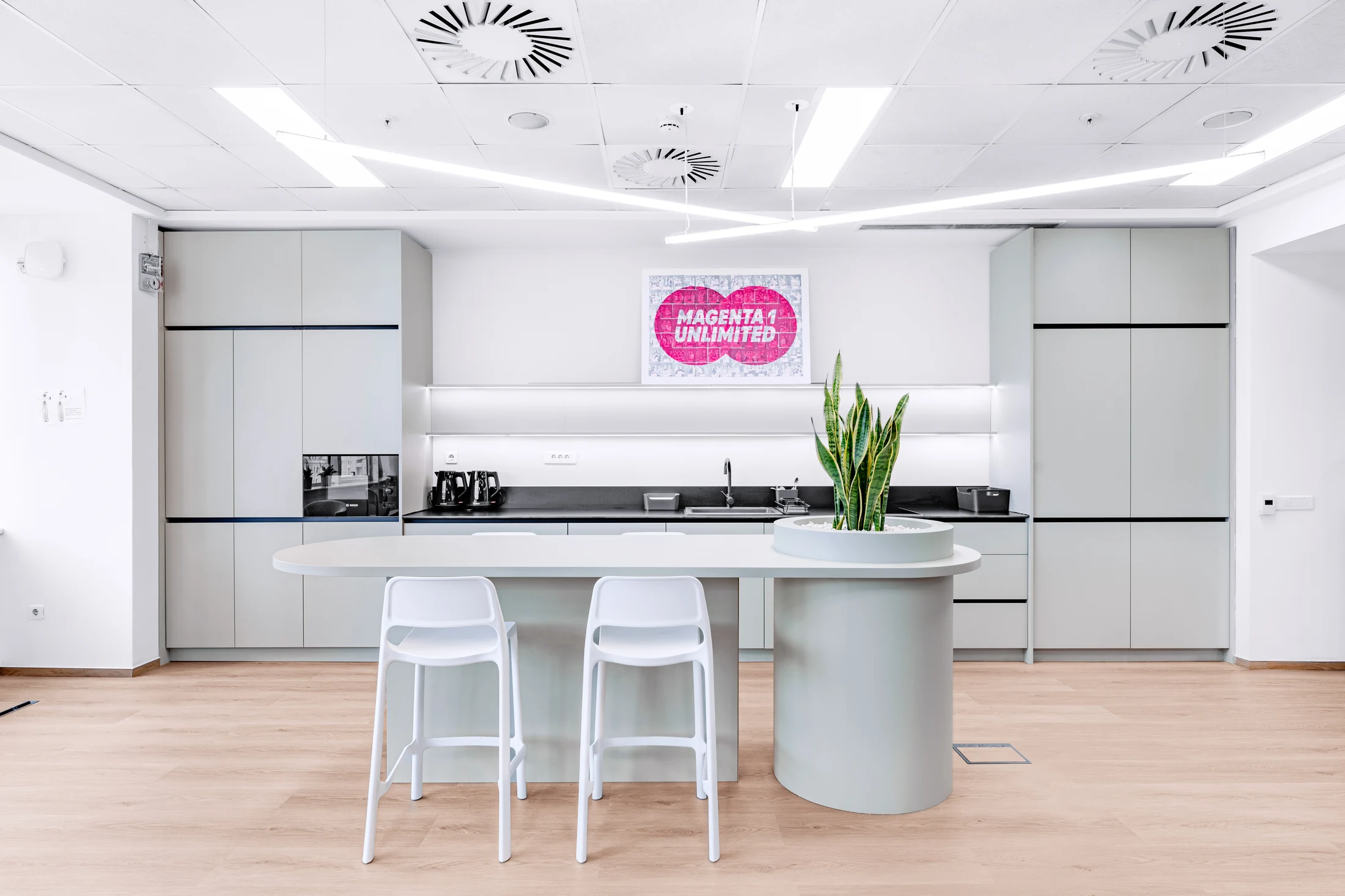 Deutsche Telekom — full-width view 3