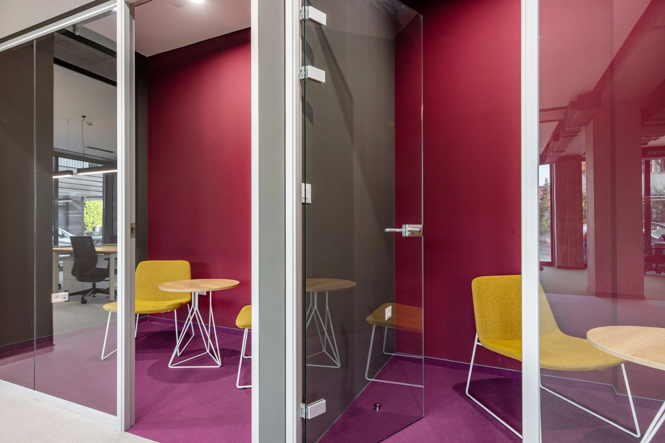 Qih London — full-width view 1