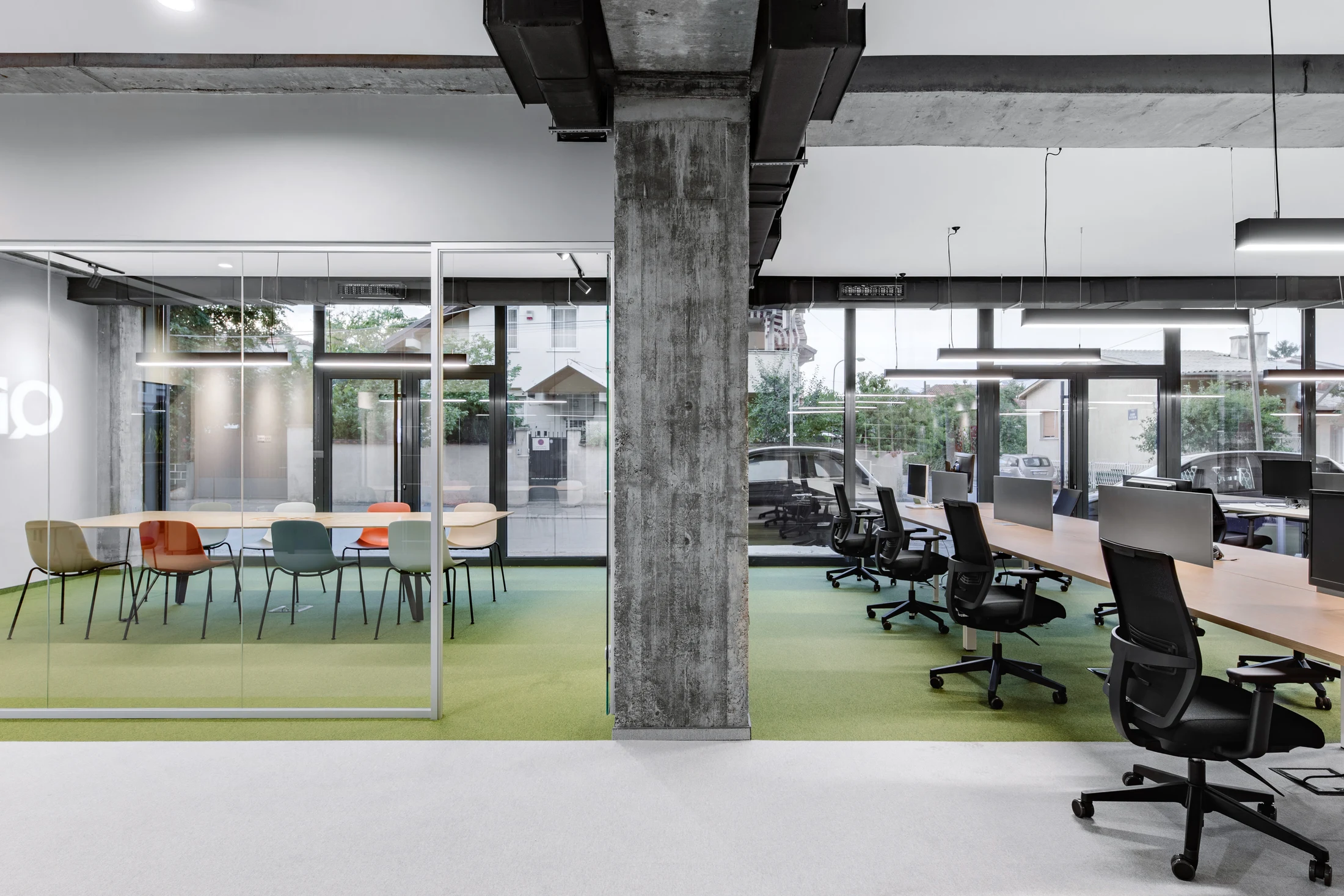 Qih London — full-width view 2